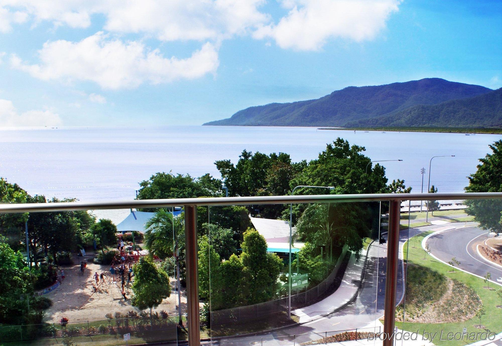 Cairns Plaza Hotel Exterior photo